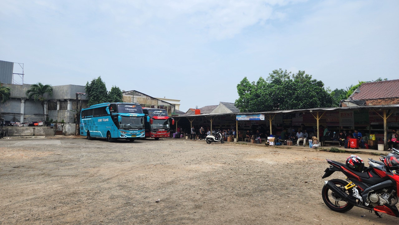 Situasi terminal Pondok Pinang. (BeritaNasional/Panji Septo).